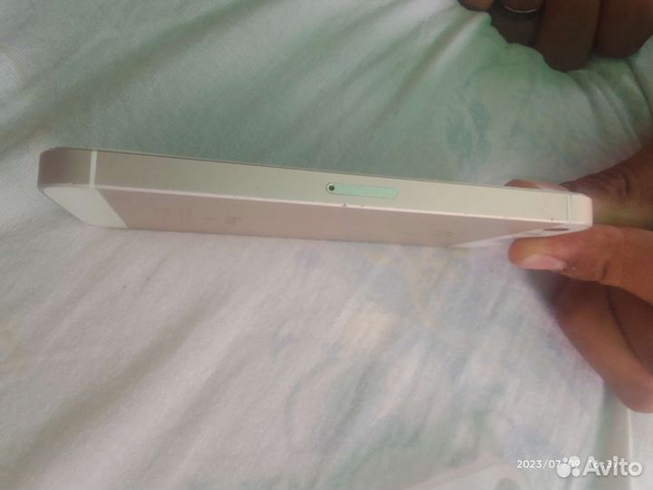 Телефон iPhone 5SE
