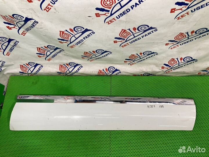 Молдинг двери передний правый Volkswagen Touareg