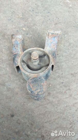 Опора двигателя задняя Киа Сид