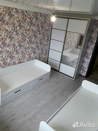 Школьные уголки