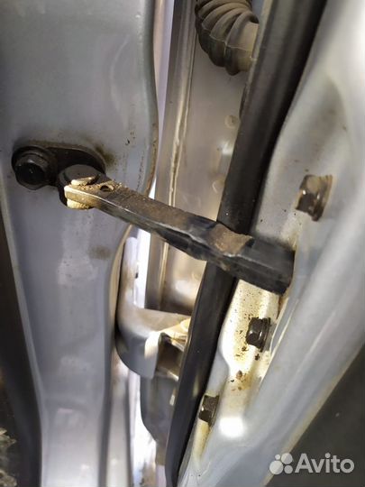 Ограничитель дверей Hyundai Sonata 5 тагаз 2005г