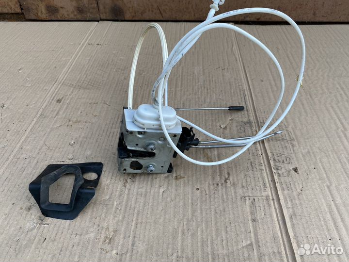 Замок двери передней Правой Audi A4 B5