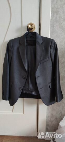 Костюм на мальчика новый р. 134