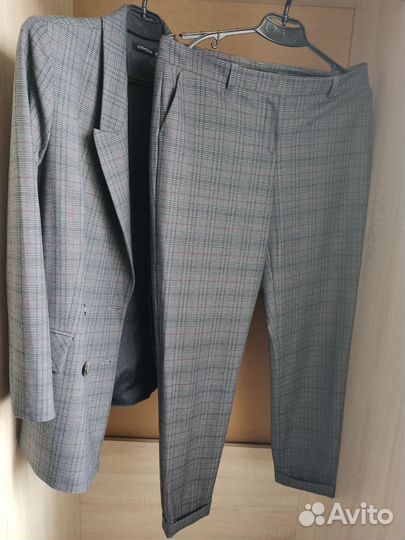 Костюм женский пиджак и брюки 46