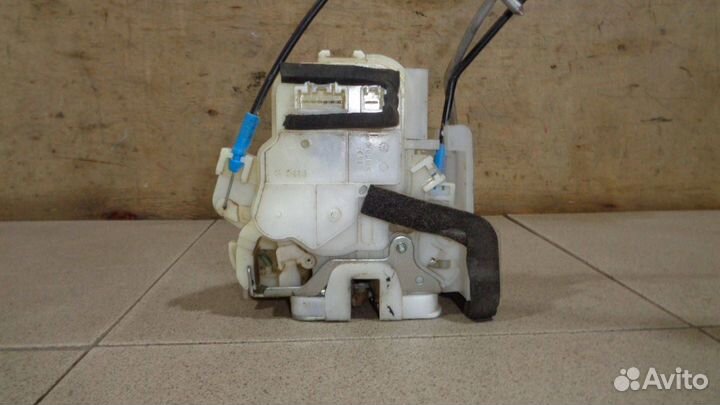 Замок двери передней правой Subaru Legacy Outback