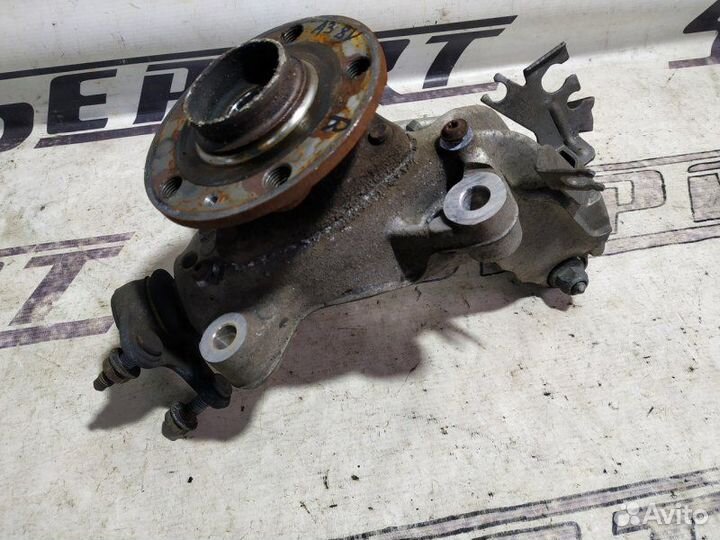 Кулак поворотный правый Audi A3 8V 1.8 cjsb 2013