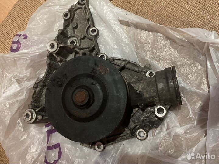 Насос водяной помпа Мерседес 273 мотор 5.5