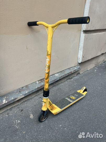 Трюковой самокат + шлем