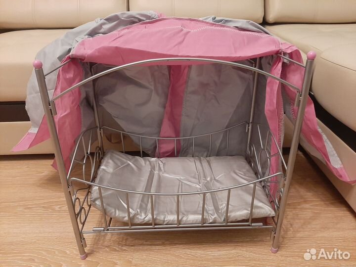 Игрушечная кровать