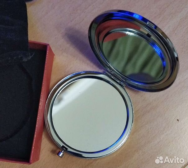 Пудреница, карманное зеркало