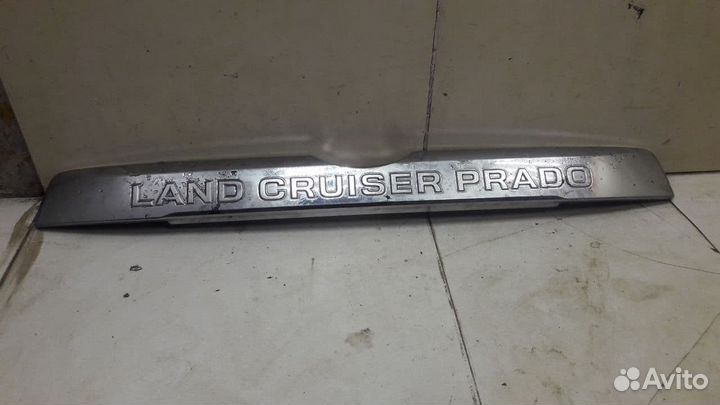 Накладка крышки багажника