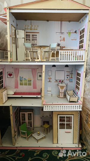 Продам кукольный дом