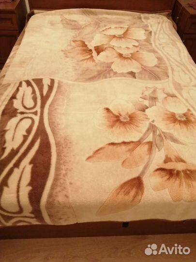 Одеяло-покрывало 180 см (двухспальное) б/у