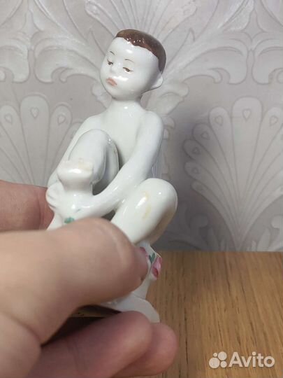 Статуэтка мальчик с полотенцем лфз скол