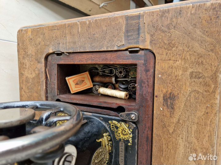 Швейная машинка зингер ножная