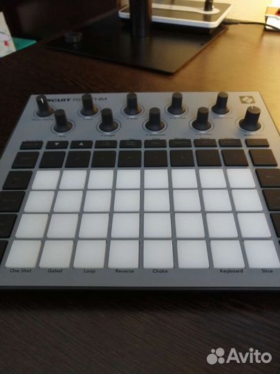 Грувбокс Novation Circuit Rhythm