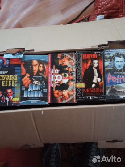 Видеомагнитофон Шарп пишущий с кассетами