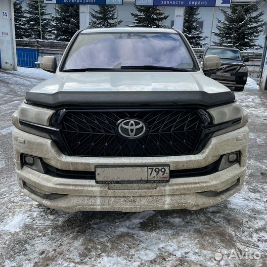 Решетка радиатора Toyota Land Cruiser 200 TRD