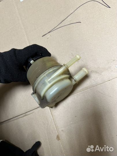 Бачок гура Totota Camry V30