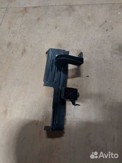 Воздуховод радиатора правый Ford Focus 1754478