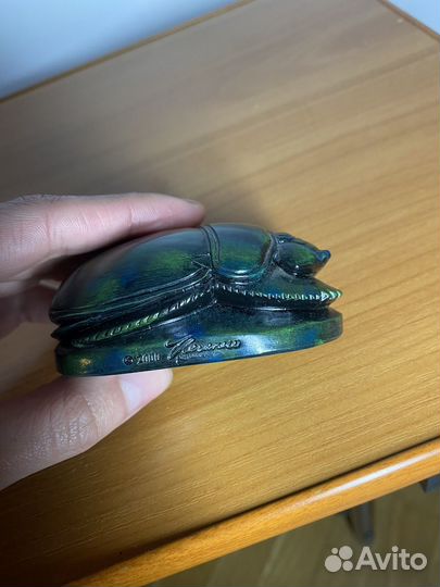 Kаменный жук скарабей из Египта