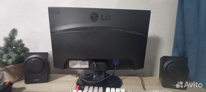 Монитир LG flatron w2043s