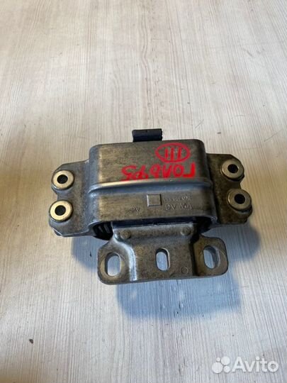 Подушка кпп левая Volkswagen Golf 5 BSE