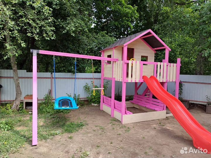 Детские деревянный домик на сваях