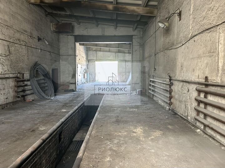 Под Производство, 690 м²