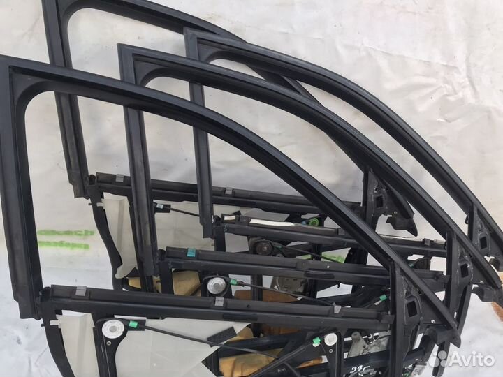 Рамка передняя правая Audi A4 B5 стеклоподъемник