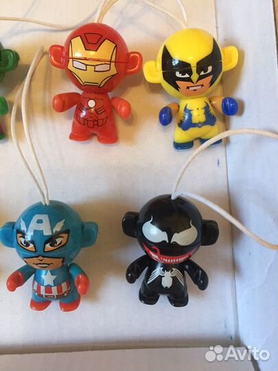 Игрушки из киндера Марвел