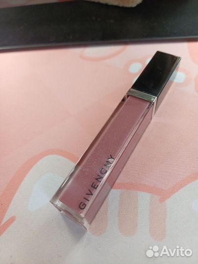 Givenchy Gloss Interdit 04 - запретный розовый