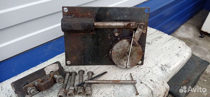 Замок гаражный накладной