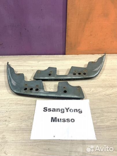 Ресничка SsangYong Musso, 1995г