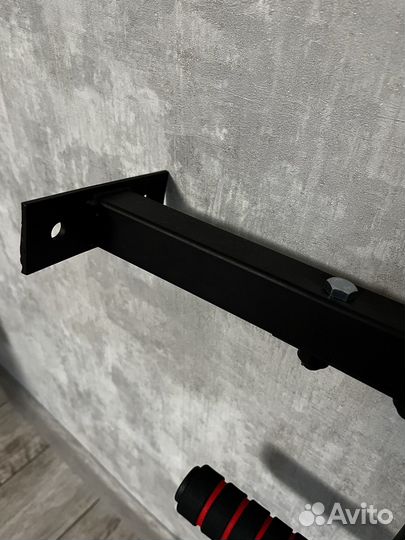 Турник настенный