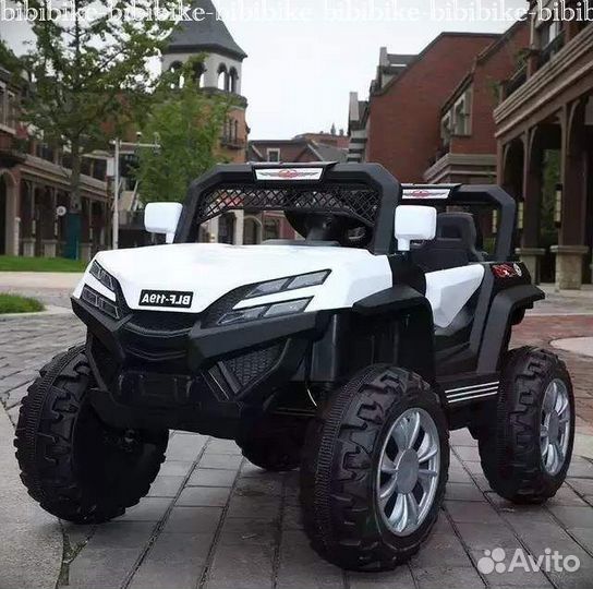 Полноприводный электромобиль машинка