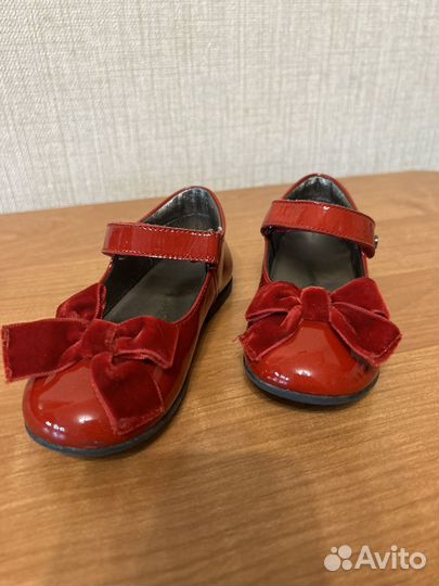 Туфли для девочки праздничные