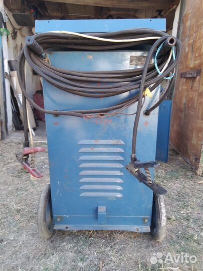 Э-411М-220 Установка для зарядки передвижная