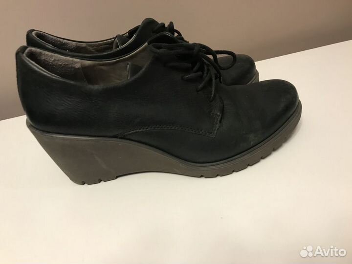 Закрытые туфли ecco на платформе 36 размер