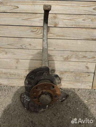 Поворотный кулак левый Mercedes Benz w220 w215