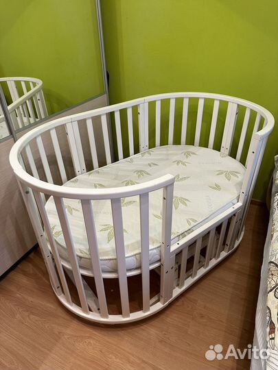 Детская кроватка с маятником круглая