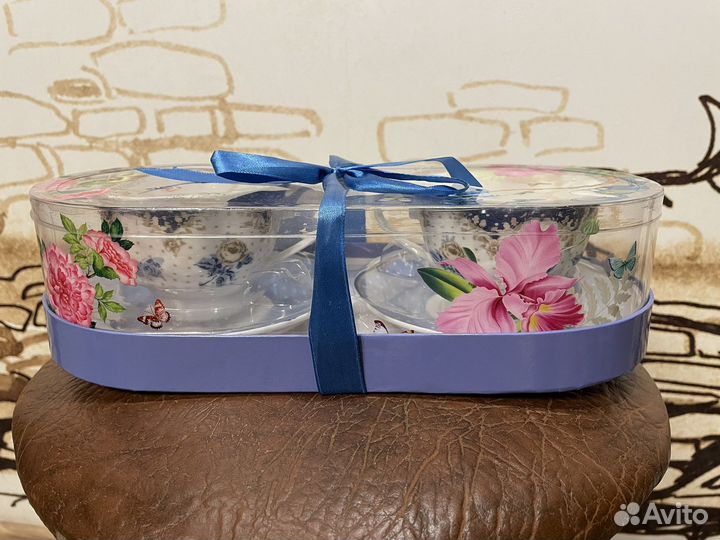 Подарочный набор из двух чашек с блюдцами