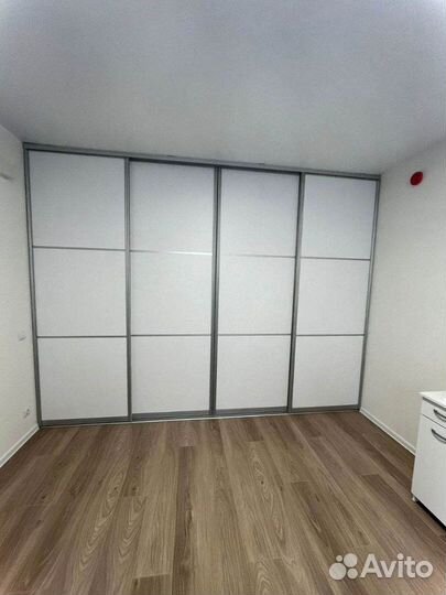 Раздвижная перегородка с матовым стеклом