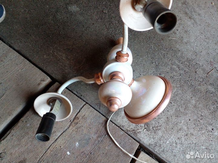 Светильник на стену