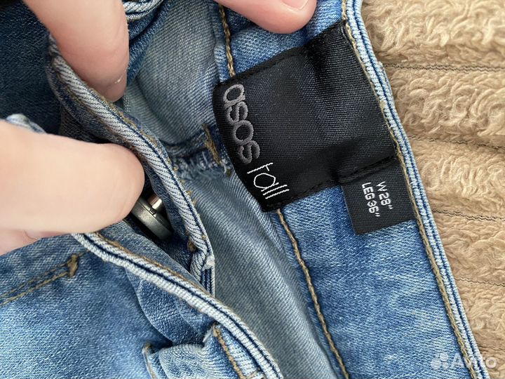 Много джинсов