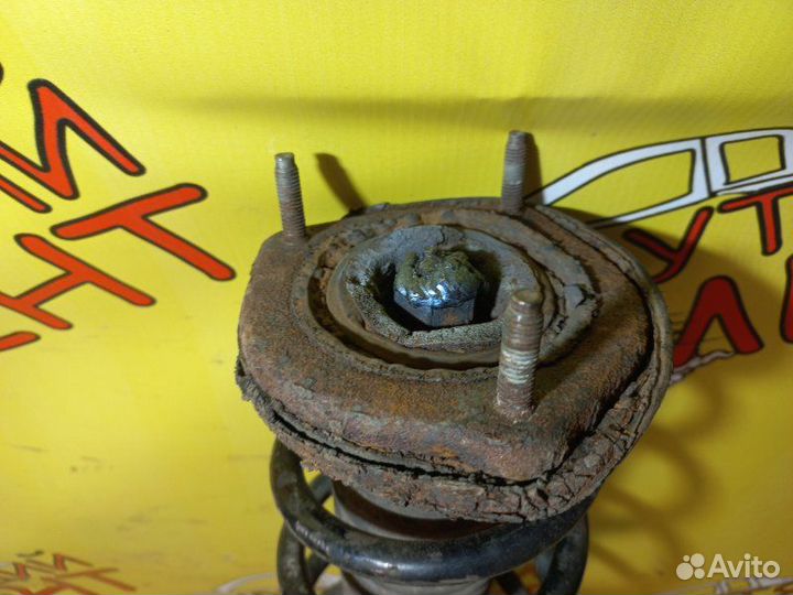 Стойка подвески задняя правая Toyota Avensis T220