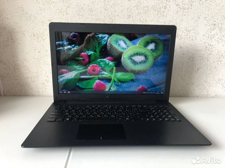 Ноутбук для учебы и офиса Asus X553M