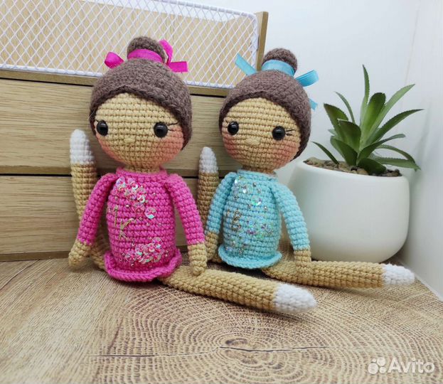 Куколка гимнастка вязаная мягкая игрушка