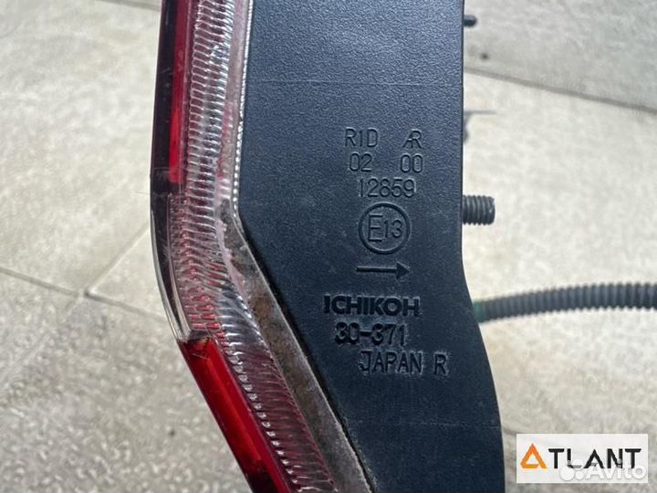 Вставка между стопов задний правый toyota crown