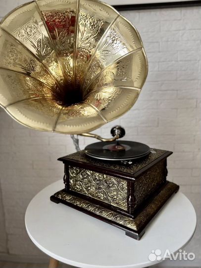 Граммофон “His Masters Voice “ механический